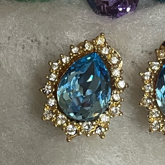 DIOR Vintage Clip On Earrings - Picture 3 of 10